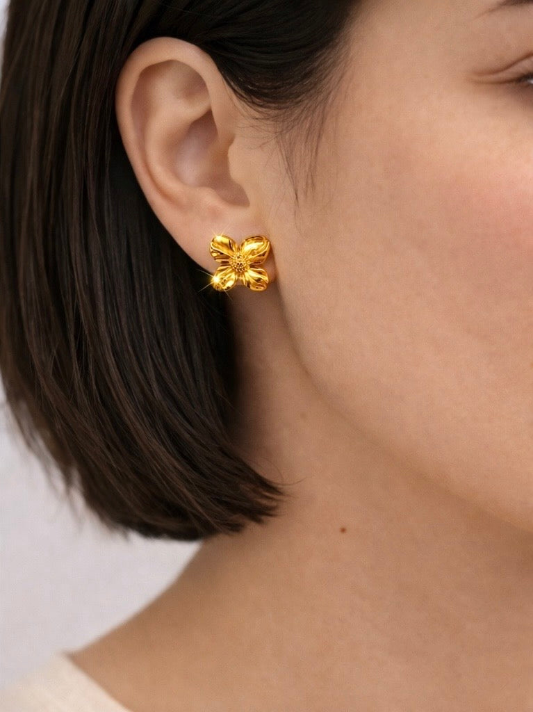 Orecchini con fiore oro