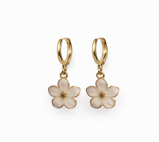 Orecchini con fiore di ciliegio bianco